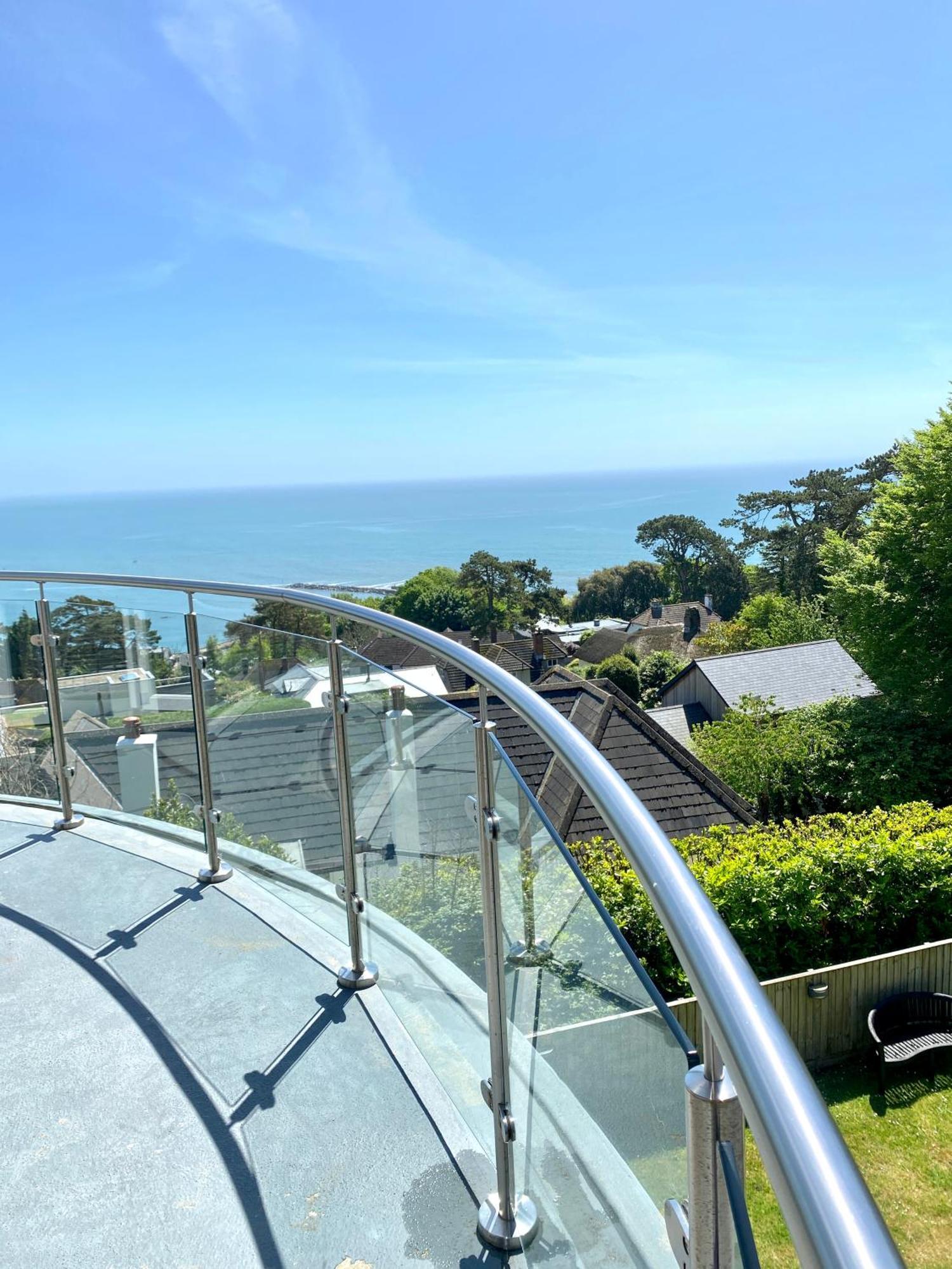 One Of The Best Properties In Lyme! Breathtaking Views Across The Whole Bay. 3 Stories With 2 Tier Veranda Around The Property. Sleeps 6 Λάιμ Ρέγκις Εξωτερικό φωτογραφία