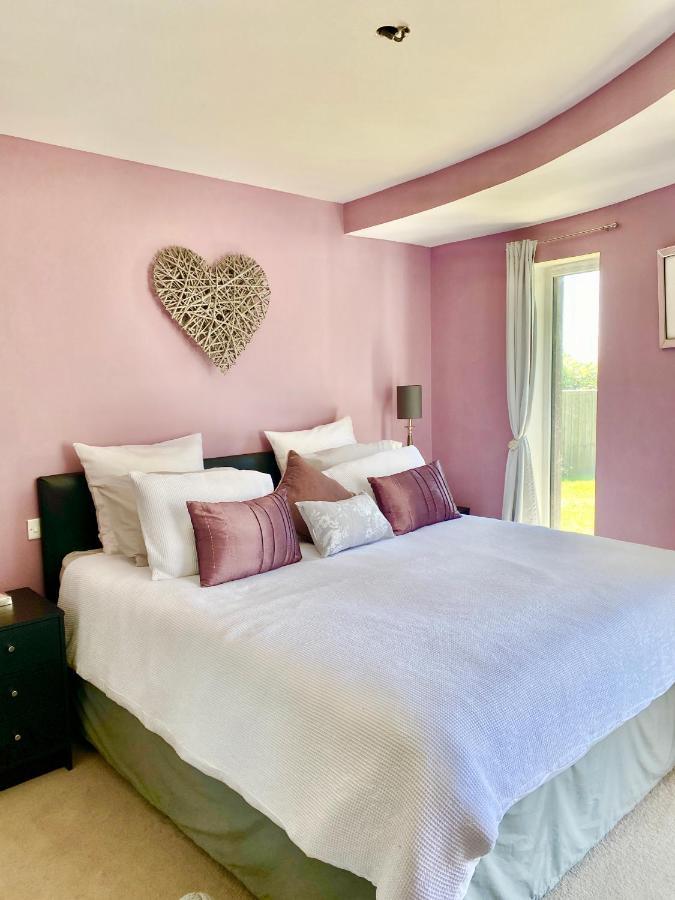 One Of The Best Properties In Lyme! Breathtaking Views Across The Whole Bay. 3 Stories With 2 Tier Veranda Around The Property. Sleeps 6 Λάιμ Ρέγκις Εξωτερικό φωτογραφία