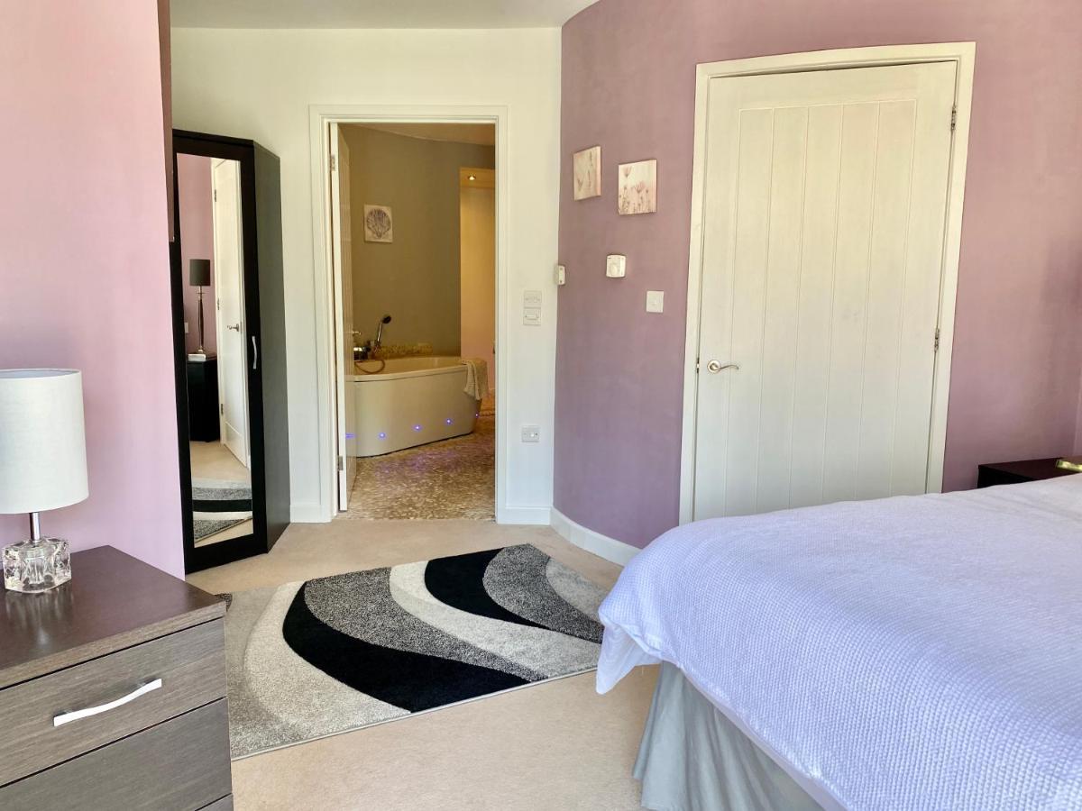 One Of The Best Properties In Lyme! Breathtaking Views Across The Whole Bay. 3 Stories With 2 Tier Veranda Around The Property. Sleeps 6 Λάιμ Ρέγκις Εξωτερικό φωτογραφία