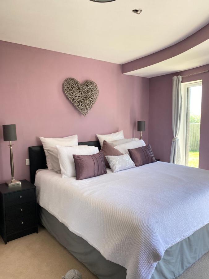 One Of The Best Properties In Lyme! Breathtaking Views Across The Whole Bay. 3 Stories With 2 Tier Veranda Around The Property. Sleeps 6 Λάιμ Ρέγκις Εξωτερικό φωτογραφία