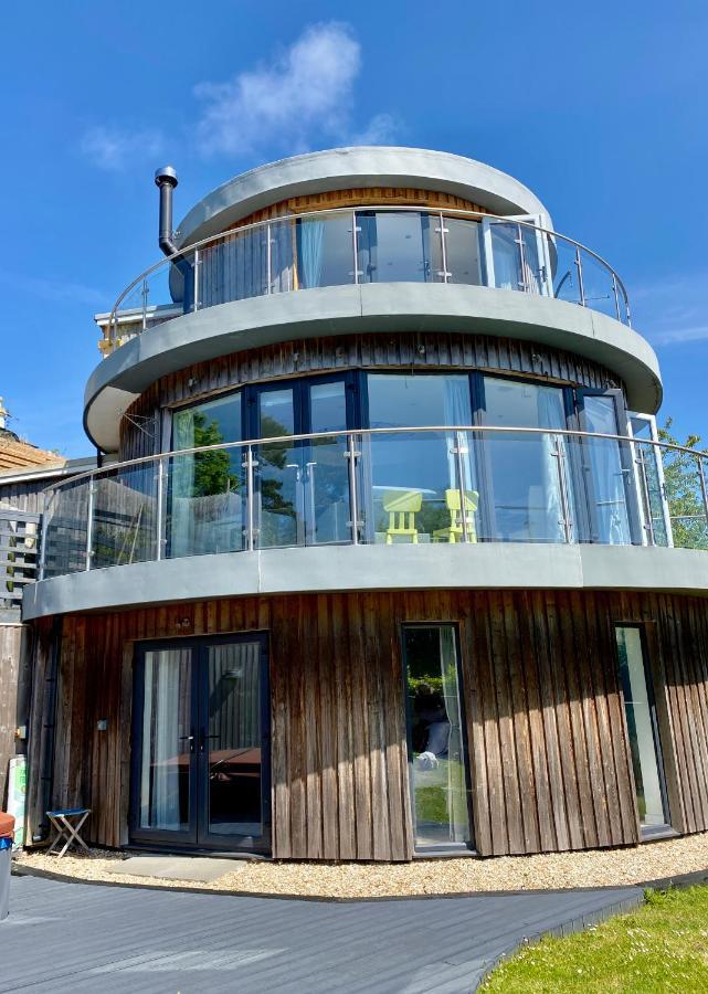 One Of The Best Properties In Lyme! Breathtaking Views Across The Whole Bay. 3 Stories With 2 Tier Veranda Around The Property. Sleeps 6 Λάιμ Ρέγκις Εξωτερικό φωτογραφία