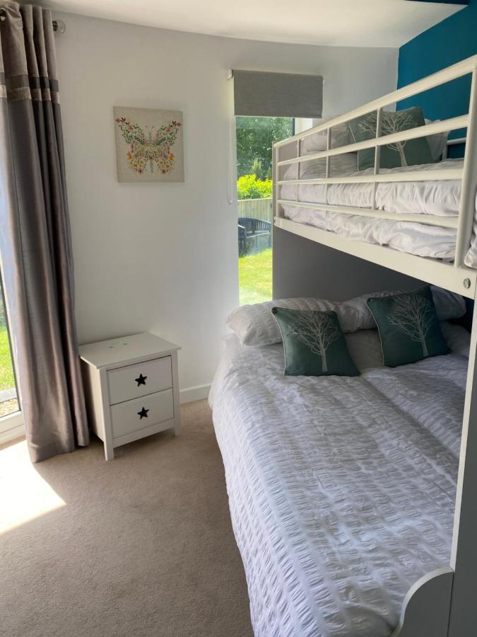One Of The Best Properties In Lyme! Breathtaking Views Across The Whole Bay. 3 Stories With 2 Tier Veranda Around The Property. Sleeps 6 Λάιμ Ρέγκις Εξωτερικό φωτογραφία
