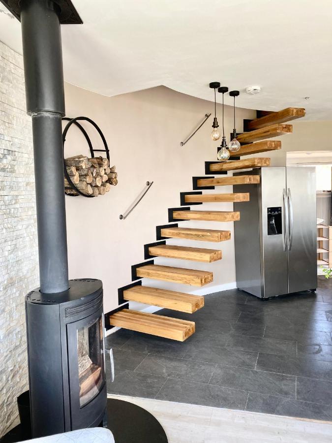 One Of The Best Properties In Lyme! Breathtaking Views Across The Whole Bay. 3 Stories With 2 Tier Veranda Around The Property. Sleeps 6 Λάιμ Ρέγκις Εξωτερικό φωτογραφία