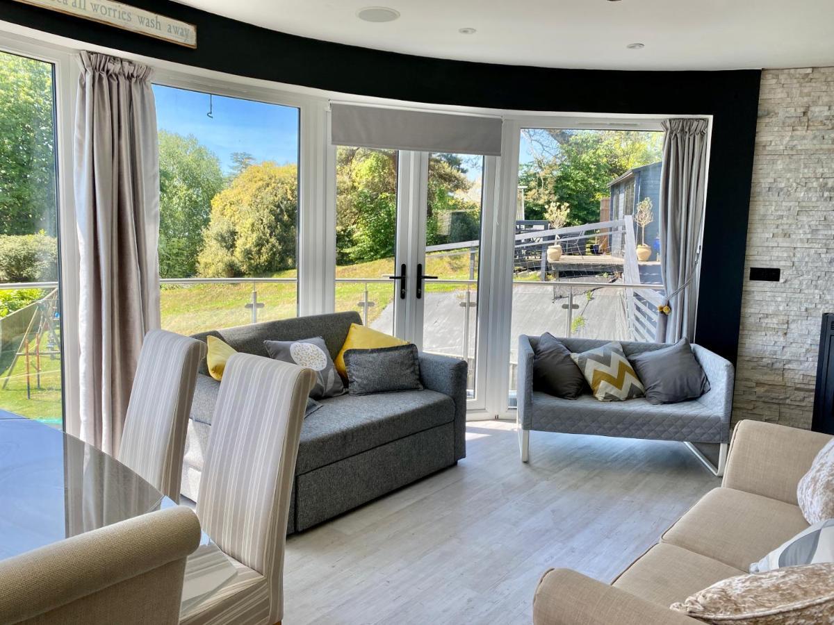 One Of The Best Properties In Lyme! Breathtaking Views Across The Whole Bay. 3 Stories With 2 Tier Veranda Around The Property. Sleeps 6 Λάιμ Ρέγκις Εξωτερικό φωτογραφία