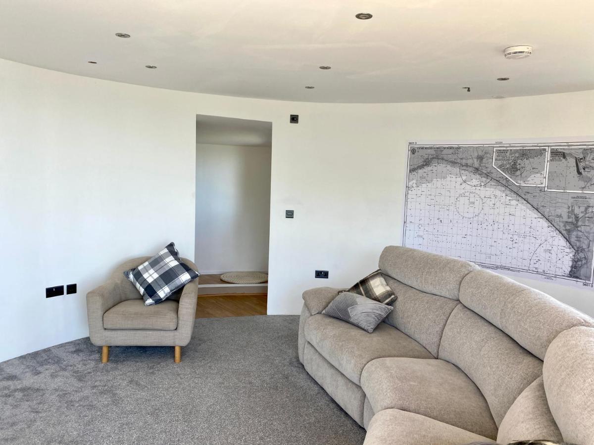 One Of The Best Properties In Lyme! Breathtaking Views Across The Whole Bay. 3 Stories With 2 Tier Veranda Around The Property. Sleeps 6 Λάιμ Ρέγκις Εξωτερικό φωτογραφία