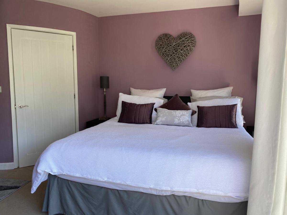 One Of The Best Properties In Lyme! Breathtaking Views Across The Whole Bay. 3 Stories With 2 Tier Veranda Around The Property. Sleeps 6 Λάιμ Ρέγκις Εξωτερικό φωτογραφία