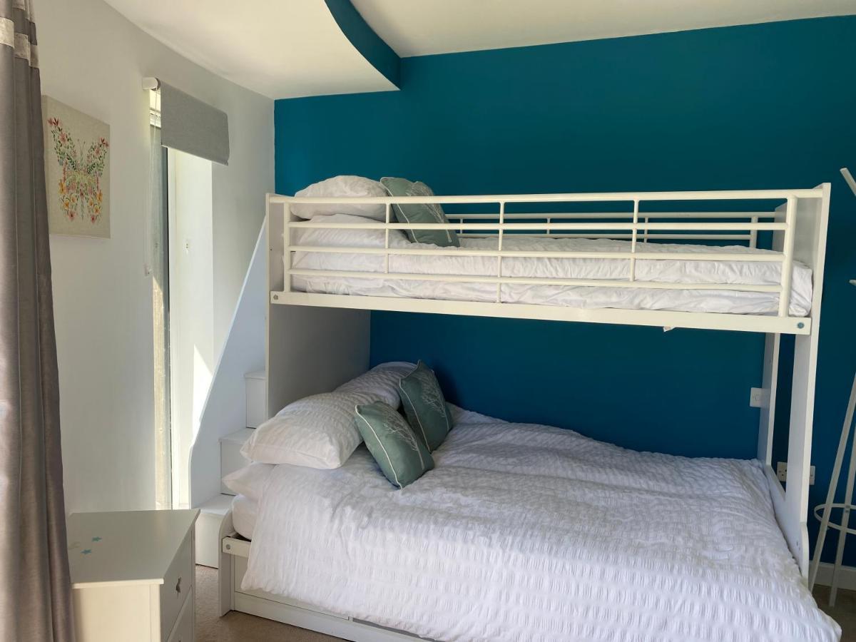 One Of The Best Properties In Lyme! Breathtaking Views Across The Whole Bay. 3 Stories With 2 Tier Veranda Around The Property. Sleeps 6 Λάιμ Ρέγκις Εξωτερικό φωτογραφία